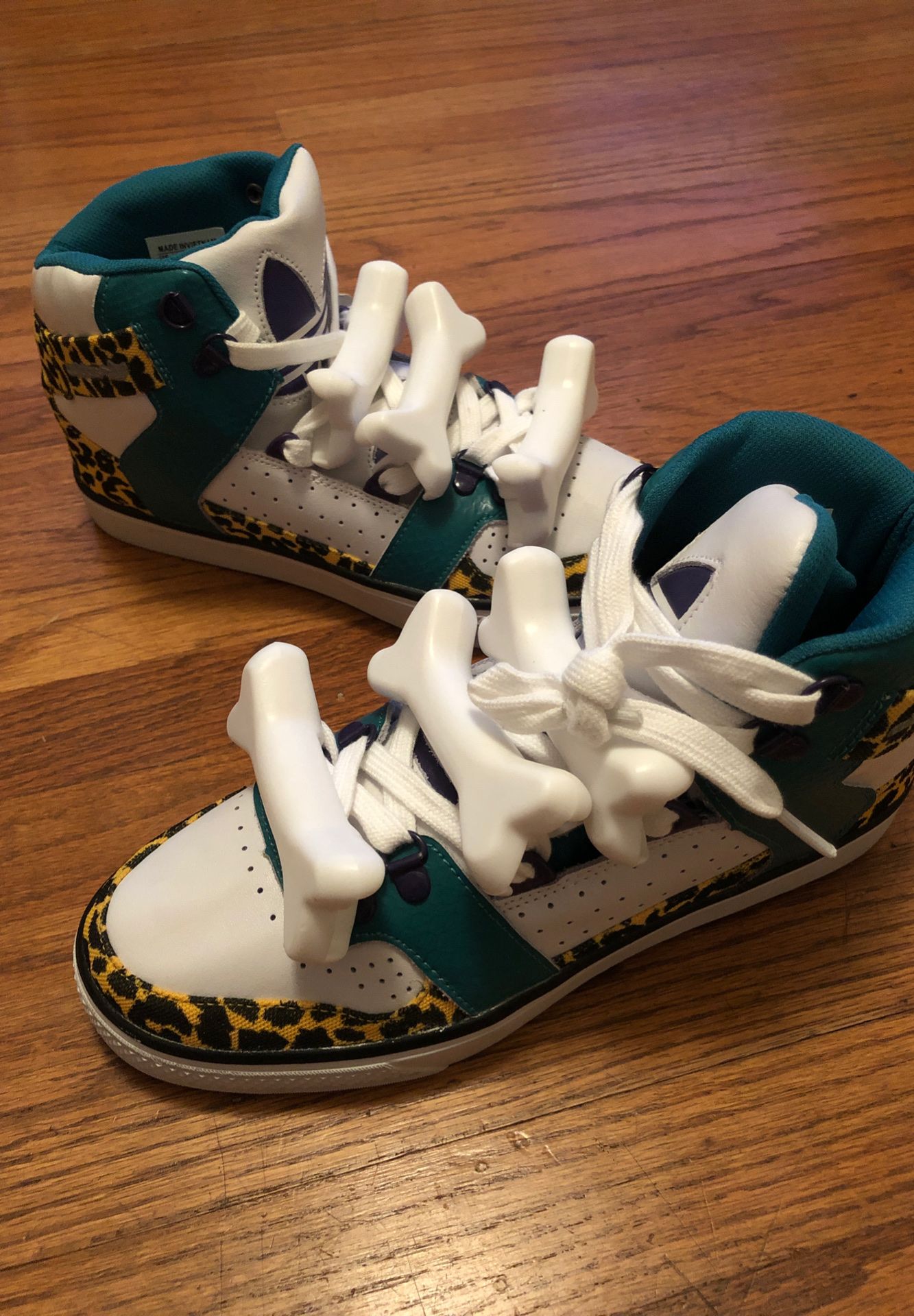 Adidas Jeremy Scott Bones Flintstones edition size 8