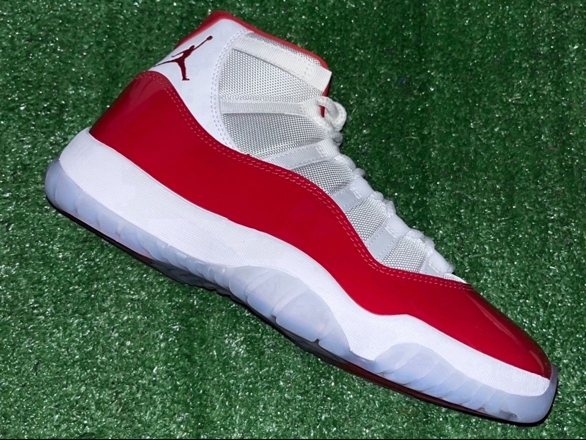 JORDAN 11 ‘CHERRY’