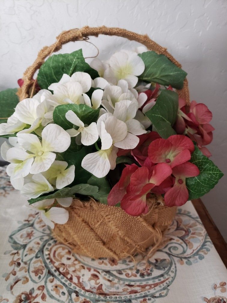 Burlap Wite Basket Full Of Hydrangeas $5