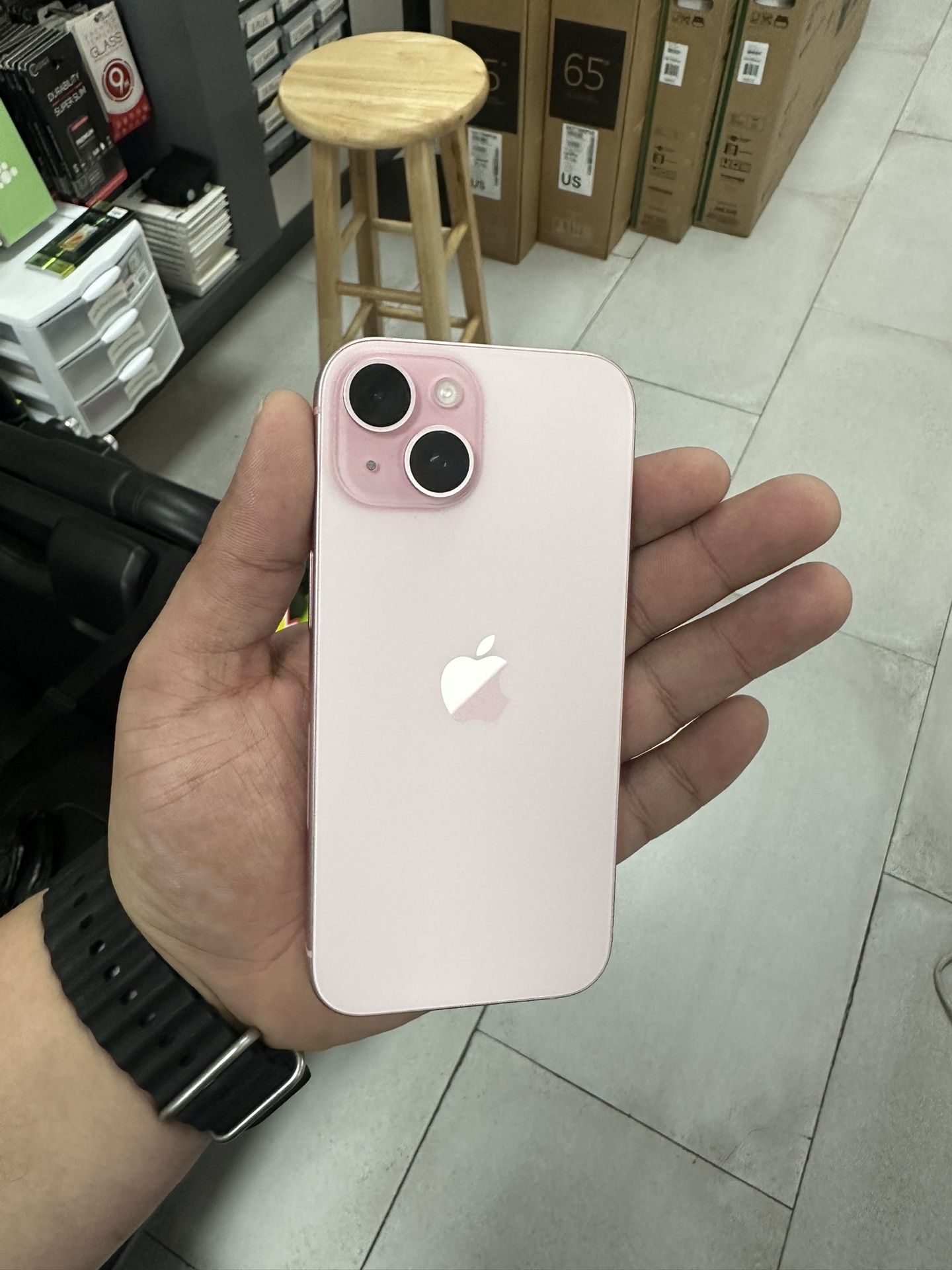 iPhone 15 Unlocked 128GB Pink! Finance For $50 Down Payment!!