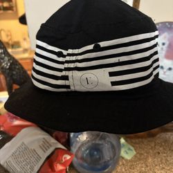 Blk/Wht Bucket Civil Regime