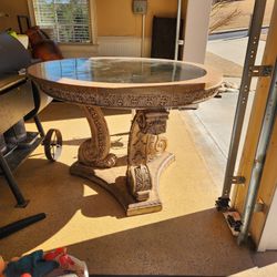 Accent Round Table