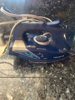 Rowenta Steamforce 1800W Steam Iron