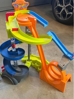 Hot Wheels Spiral Stunt Speedway