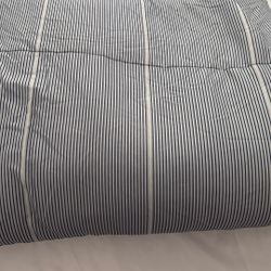 Twin Comforter With Pillow Case And Fitted Sheet 