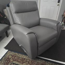 Recliner from Macy's, 10 months old