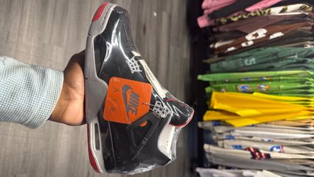 Air jordan Retro 4 “Bred”