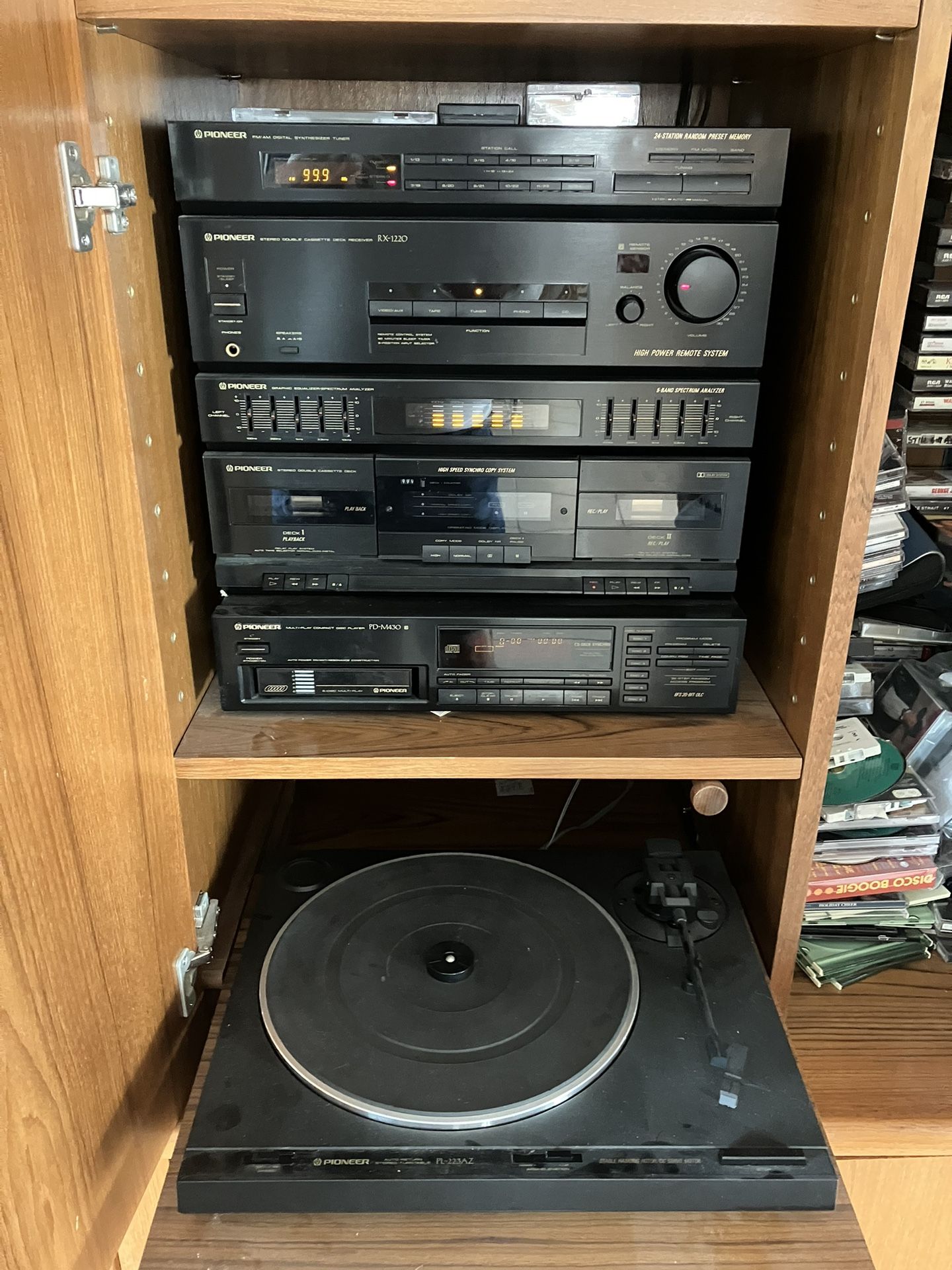Pioneer Stereo System With Turn Table