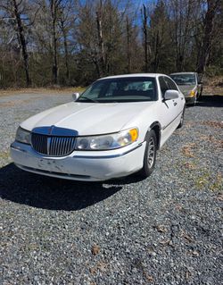 2001 Lincoln Town Car