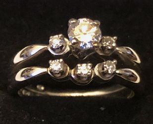 Woman’s Elegant White 14 karat gold diamond wedding set