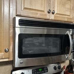 GE Microwave - Over the range with Vent