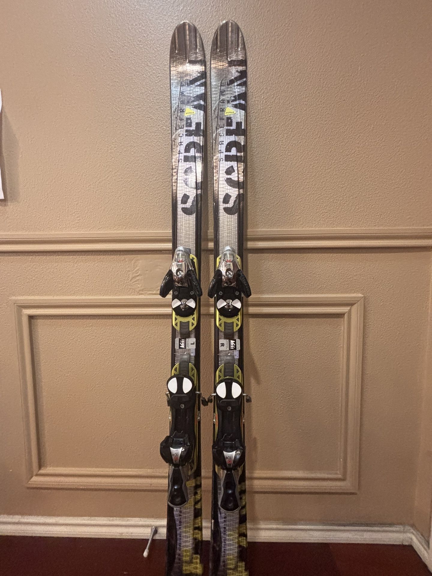 Salomon skis 165cm