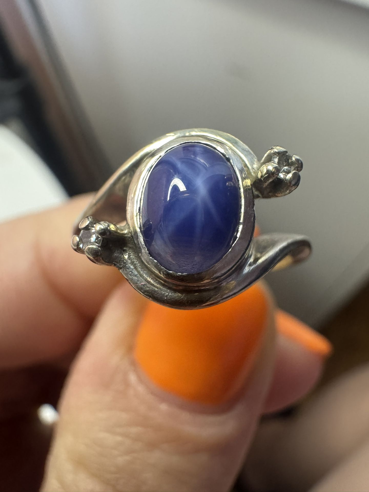 Vintage 14k white gold blue star Sapphire with diamonds , 3.8 grams ring , size 6,5!