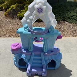 Frozen Little People Playhouse