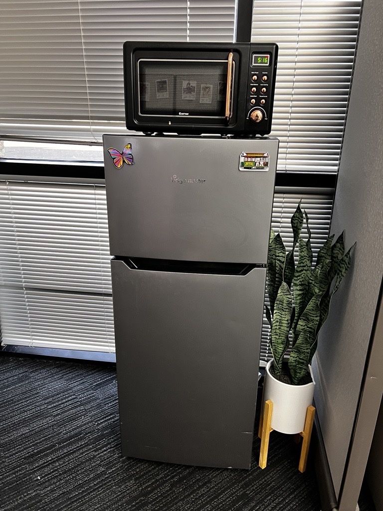 Mini fridge/ Freezer 