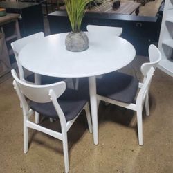 New 5 Piece White Solid Round Dining or Kitchen Set 