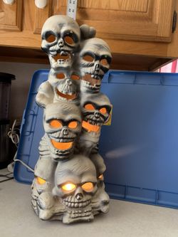Vintage 1997 - Skull & Bones Light-Up Tower - Halloween Decoration 