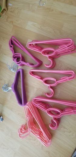 80-90Hangers total, girls size up to size 10 kids. Plastic