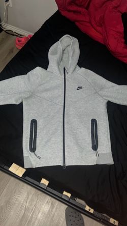 Medium grey Nike tech