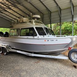 26' Coastal Hardtop Fishing Boat
