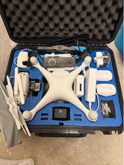 DJI Phantom 4 Pro Package – CrystalSky Monitor, DJI Goggles, 3 Batteries, Hard Case – Like New