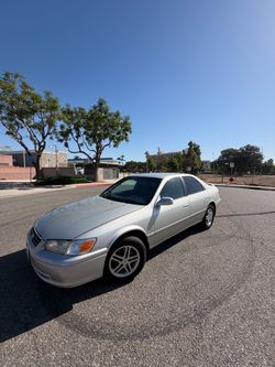 2000 Toyota Camry LE.