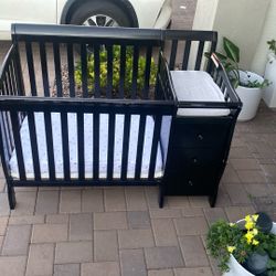 Black Crib With Changing Bed