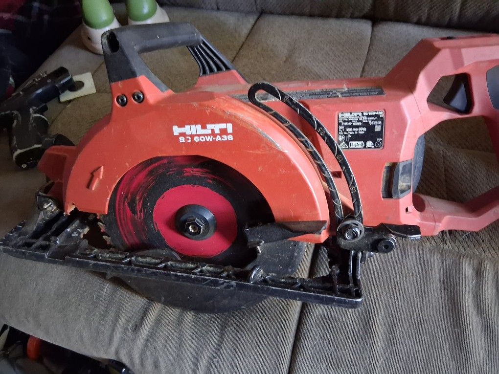 Hilti Wormdrive With Battery And Charger