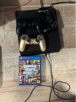 PS4 with 3 controllers and GTAV
