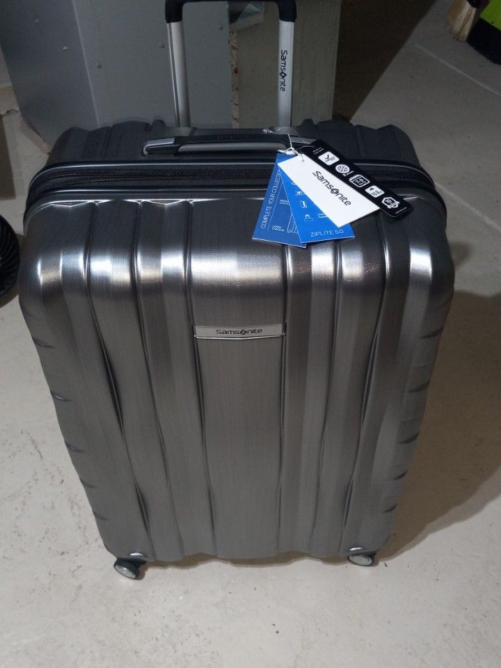 New Samsonite Ziplite 5.0 28in Luggage Spinner