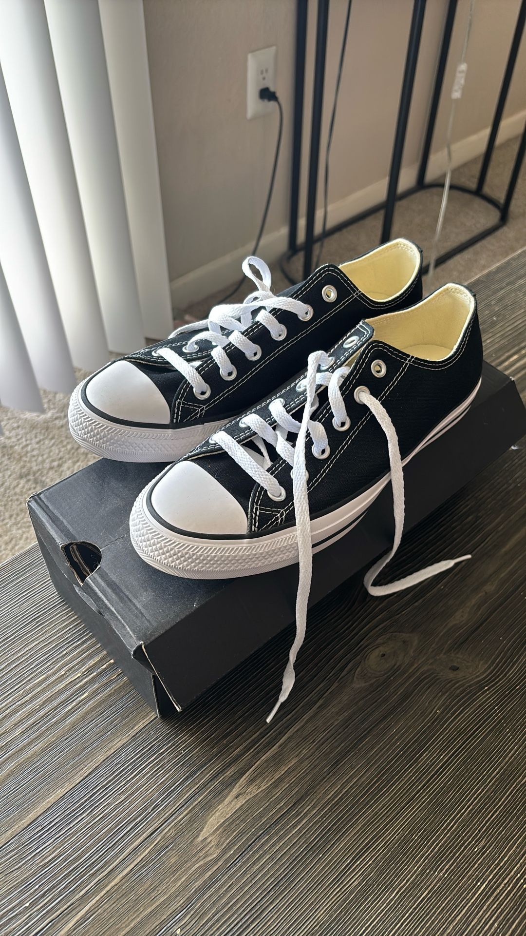 Converse Black