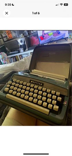Webster Brother 1960s XL-747 Portable Manual Typewriter with Carrying Case