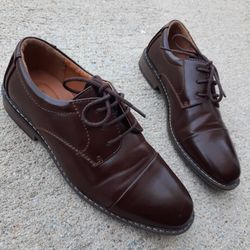Boys Dress Shoes Size 5...Brown