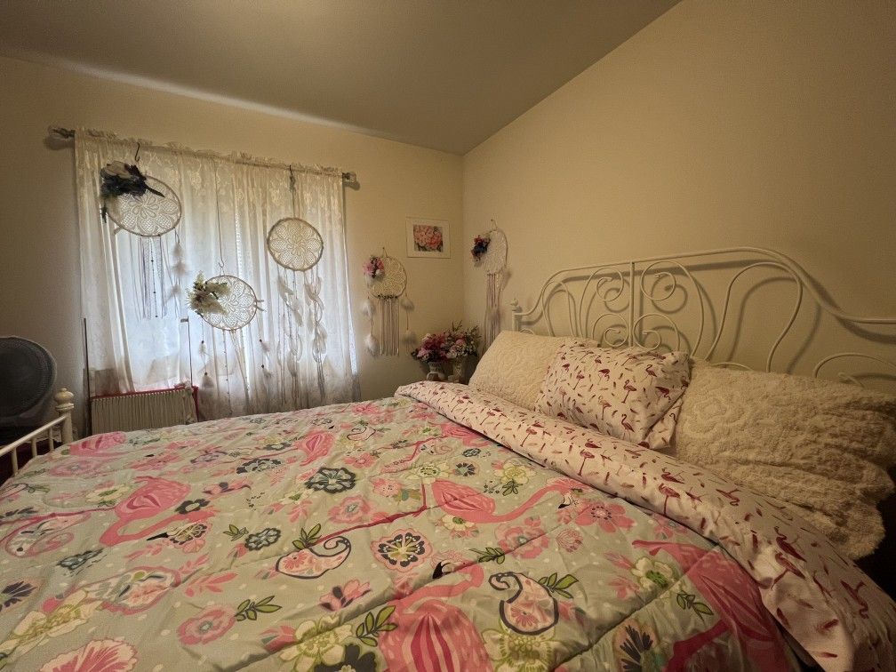 Queen Size Bed Deluxe