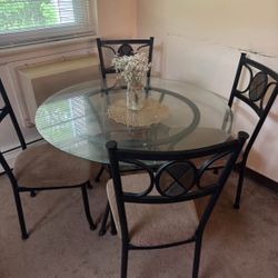 Round Glass Table And Chairs 