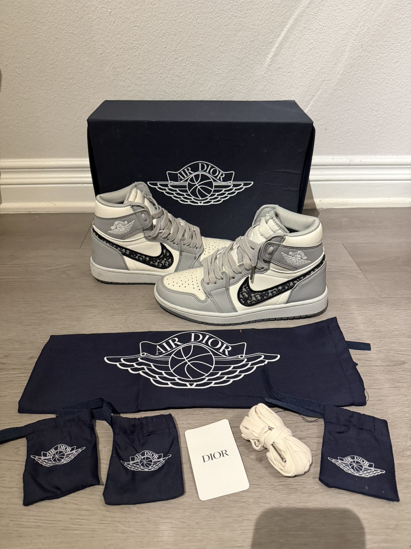 Air Dior Jordan ( US 7 )