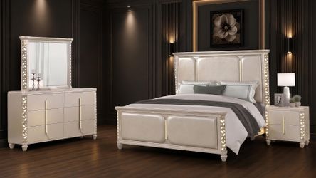 Cindrella Queen 4 Pc Bedroom Set