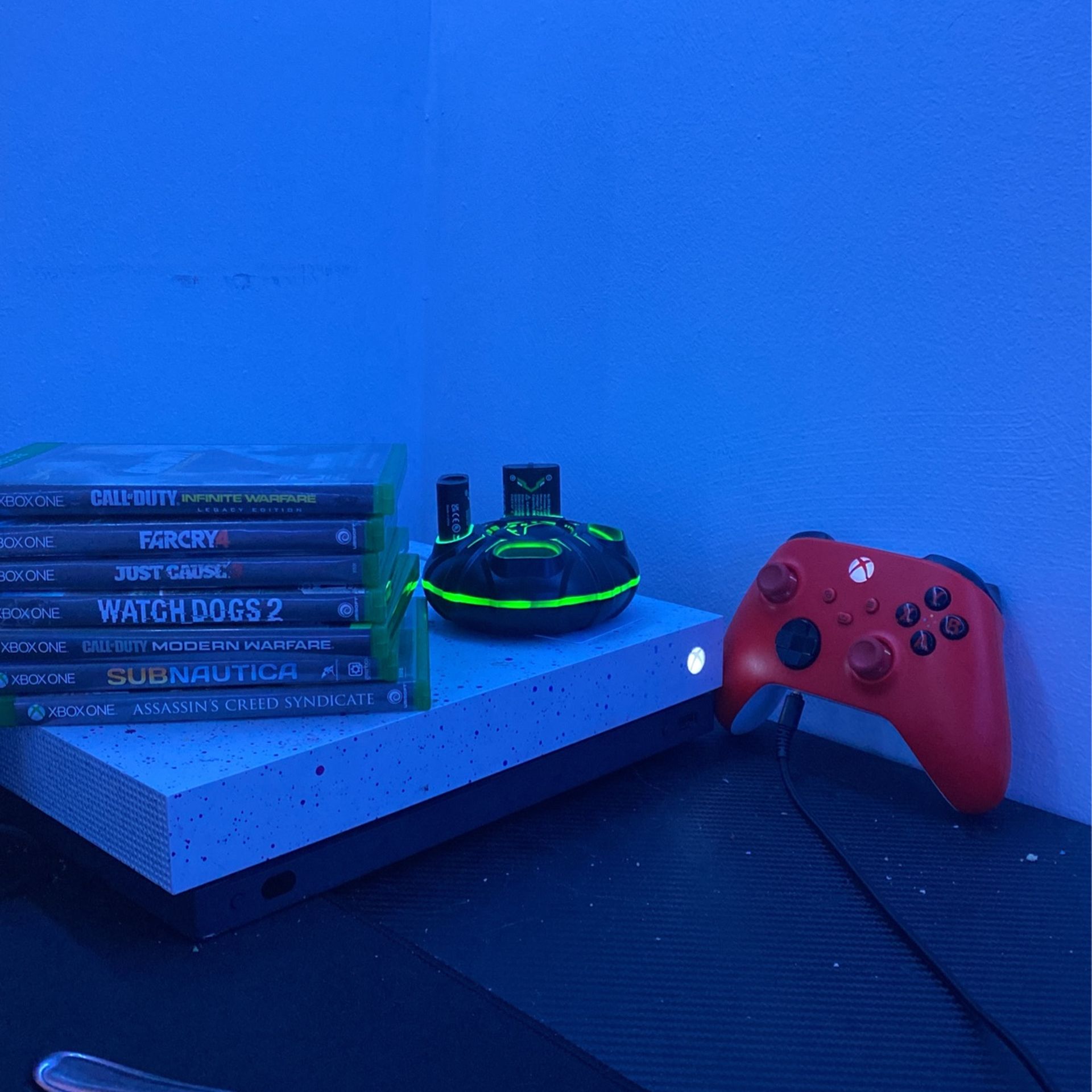 Xbox One X Bundle (1 Battery Pack Missing) 