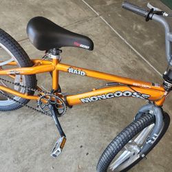 Mongoose Raid Streets tyler Orange 20 Inch Orange Bicycle 