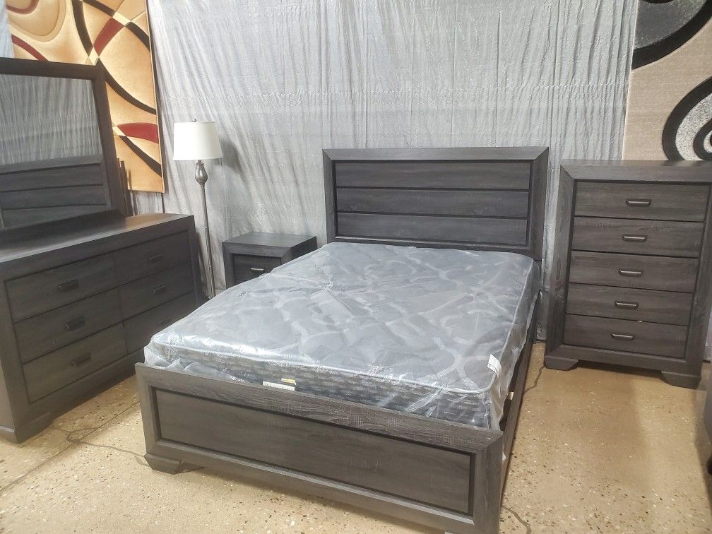 Beautiful Gray Queen Bedroom Set (New )