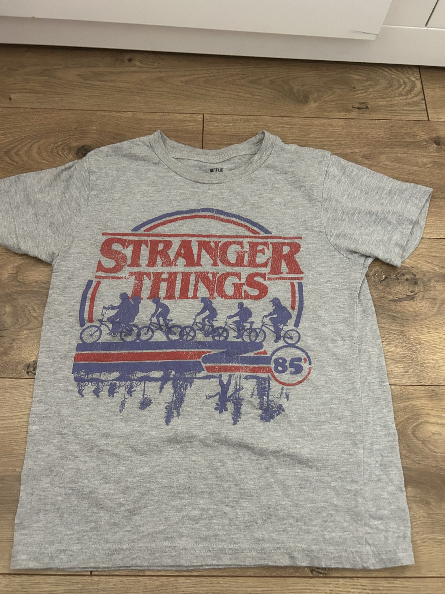 Netflix“Stranger Things” kids size medium 7/8