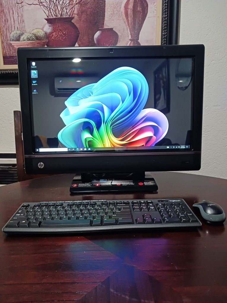 Hp All in One desktop Computer Windows 10. Good Working Condition. Intel Core i3. wifi. Webcam. dvd Writer. 24 inches screen. 700 gb Hard Dr