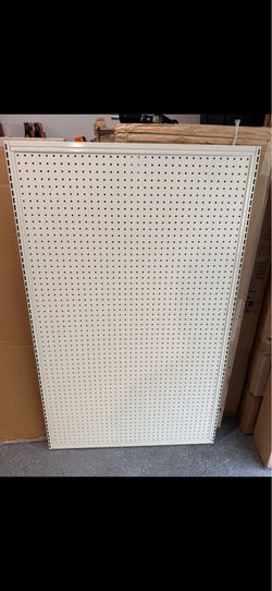 Pegged board