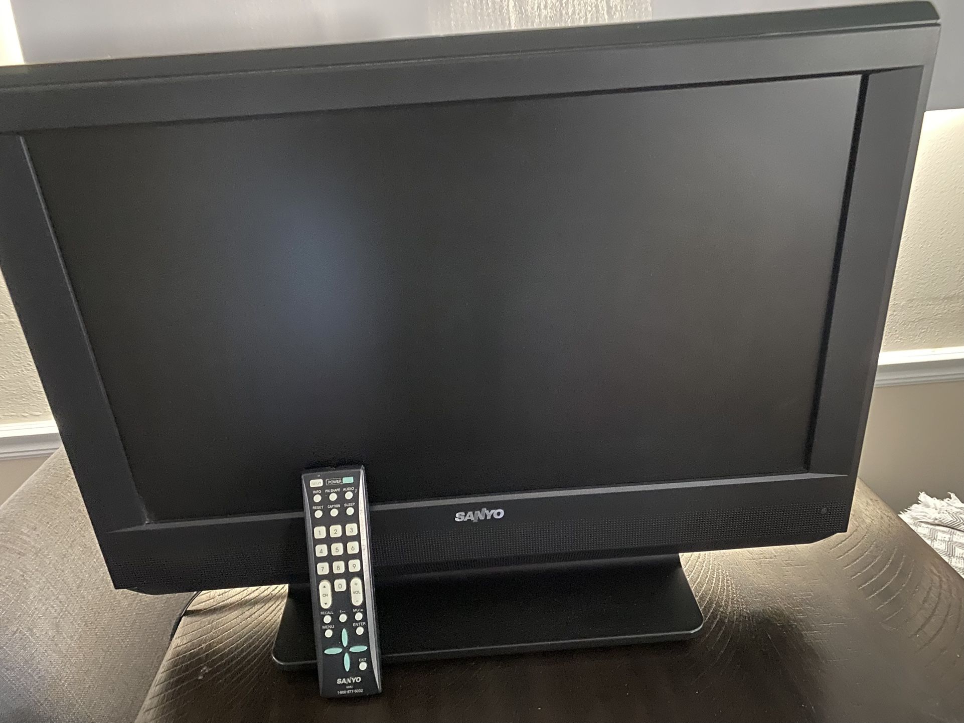 Sanyo 26” , 720p HD LCD color TV with remote