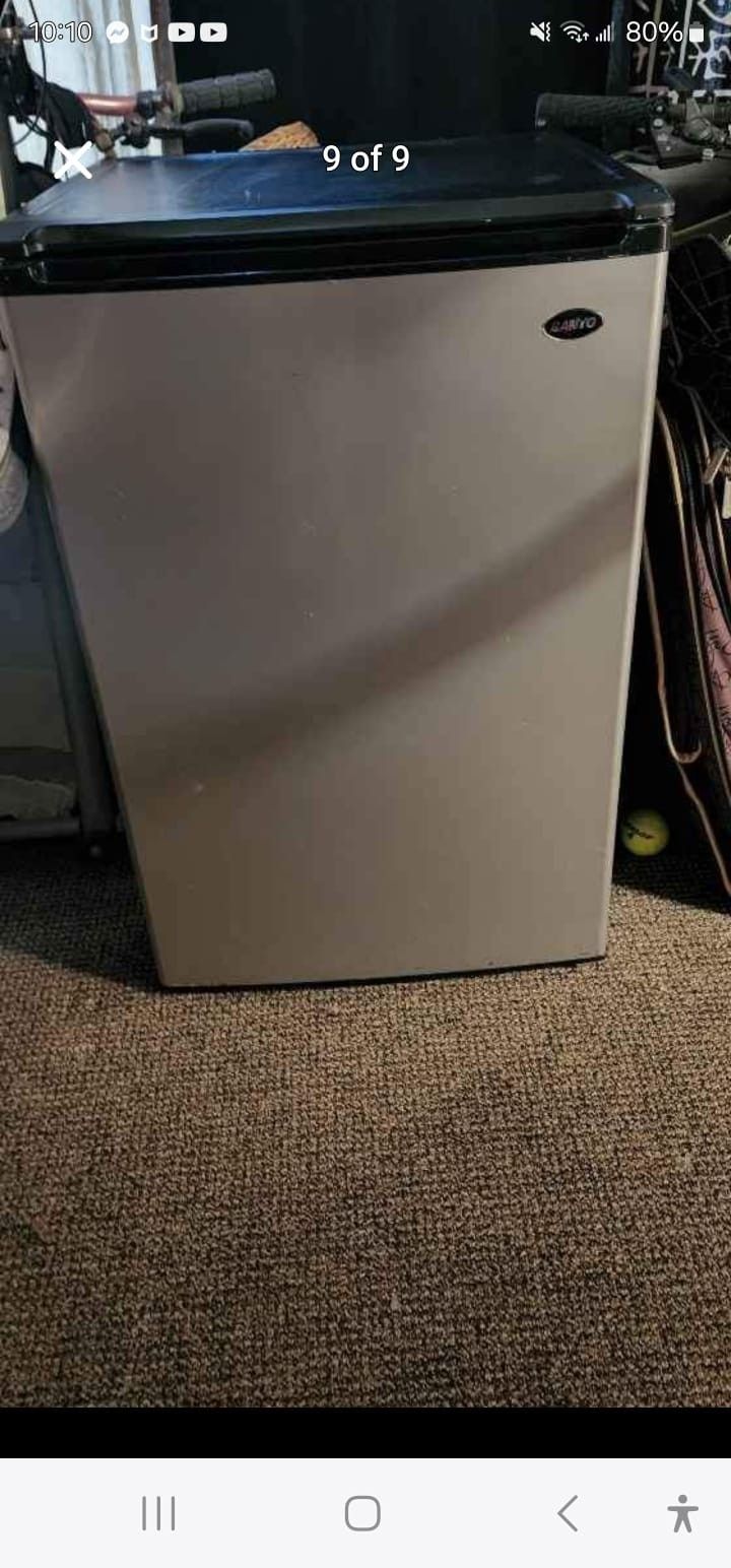 Sanyo Freezerless Mini Fridge