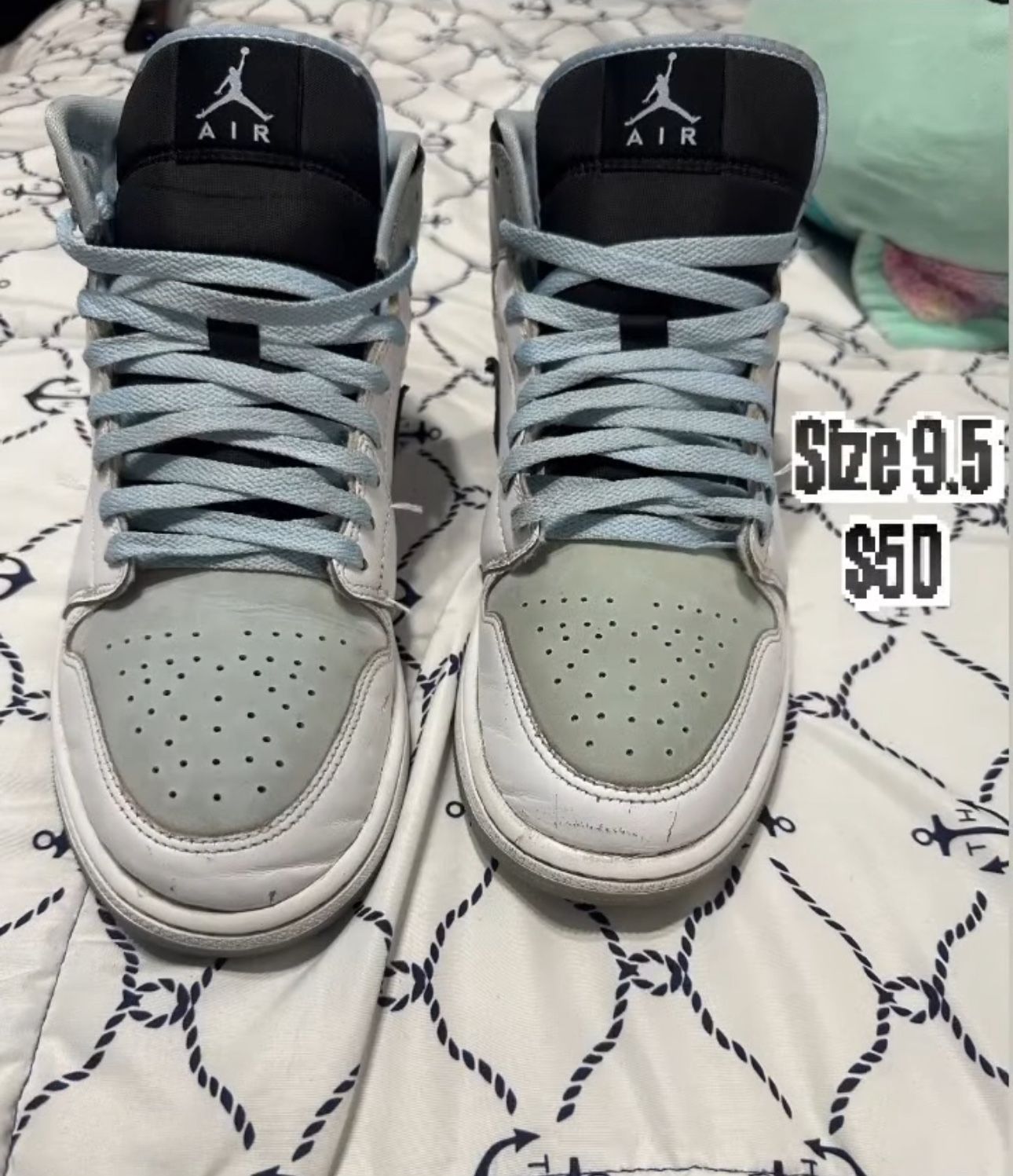 Jordan 1 Mid SE Ice Blue