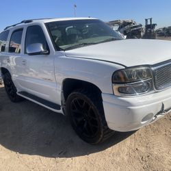 Parts GMC Yukon Denali 2002
