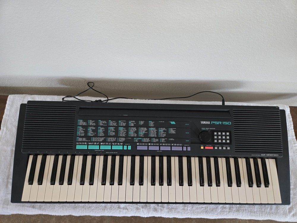 Yamaha PSR-150 Electronic Keyboard AWM Stereo TESTED AND WORKING