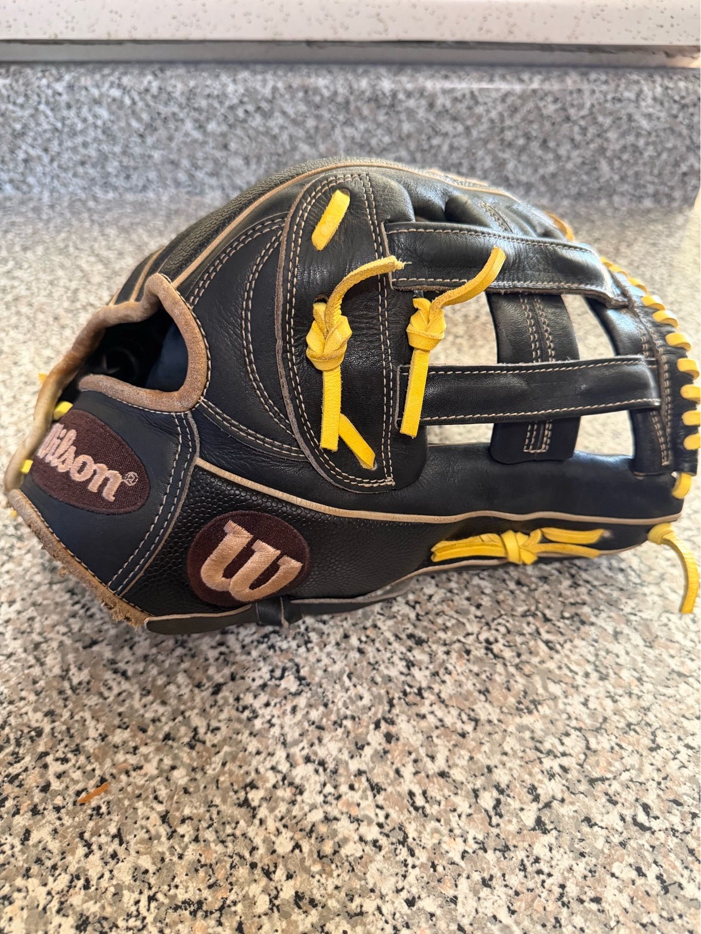 Wilson A2000