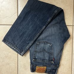 Levi's 514 straight-leg jeans in a dark wash blue. Size 34-30